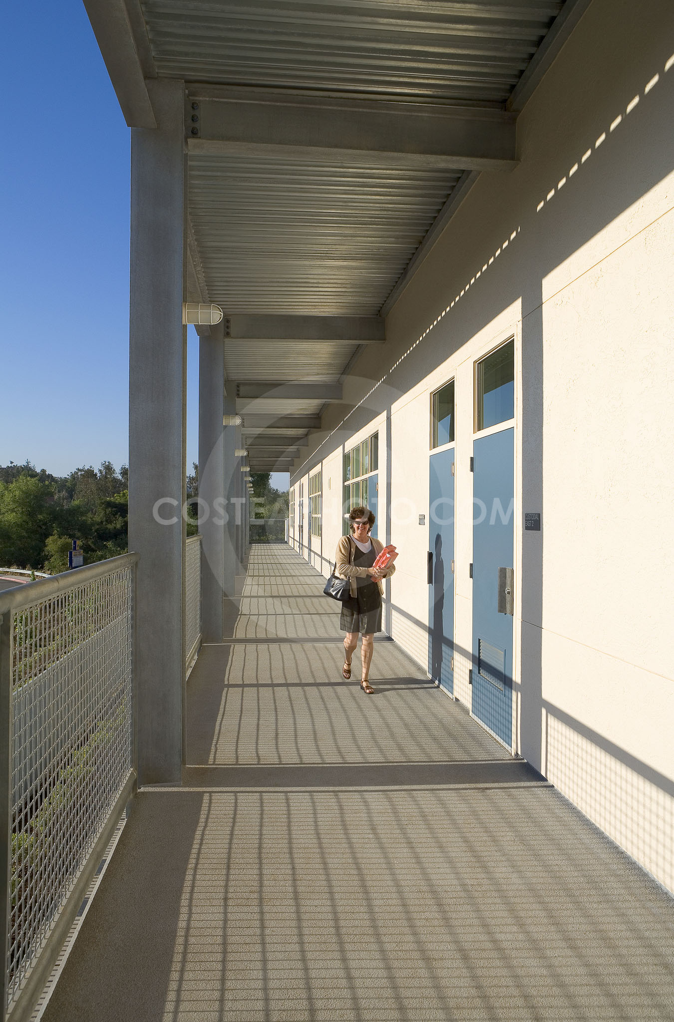 Upper-floor-balcony.JPG