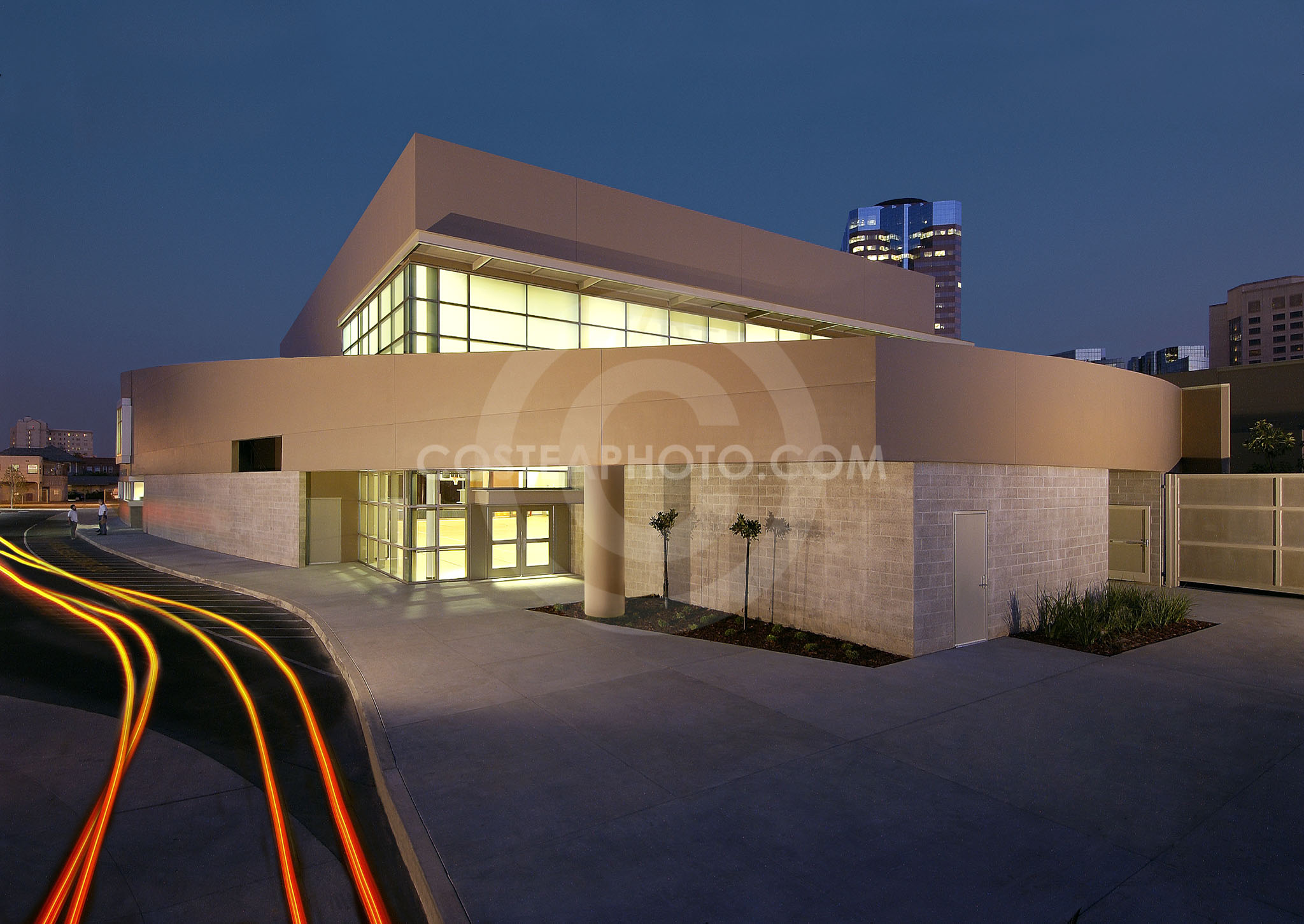 Facade at dusk1 (with Column+Lights)